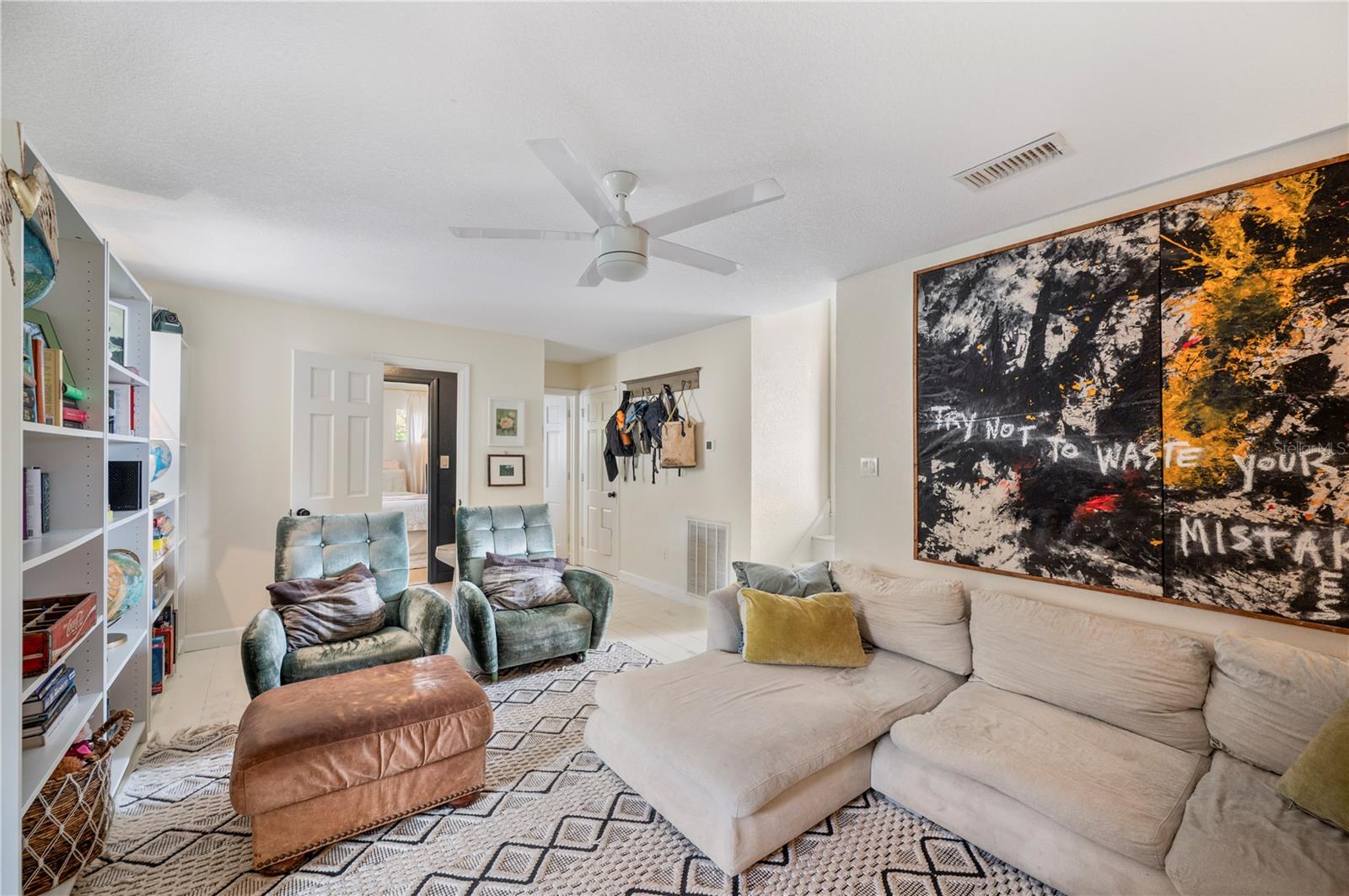 Listing photo id 23 for 905 Fairlington Drive