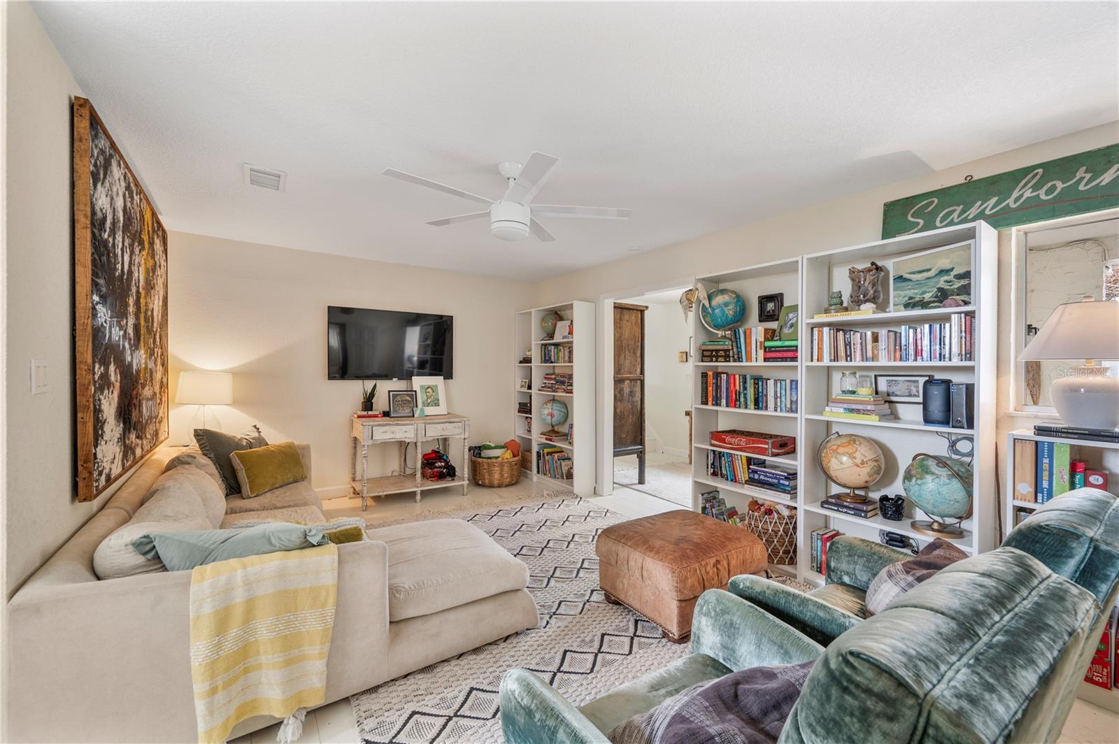 Listing photo id 25 for 905 Fairlington Drive