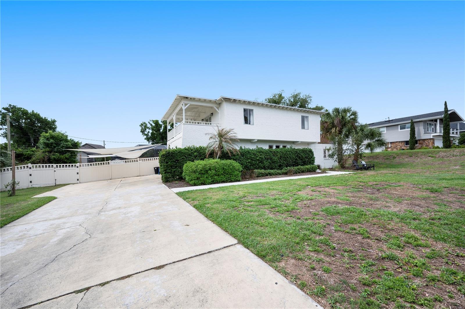 Listing photo id 1 for 905 Fairlington Drive