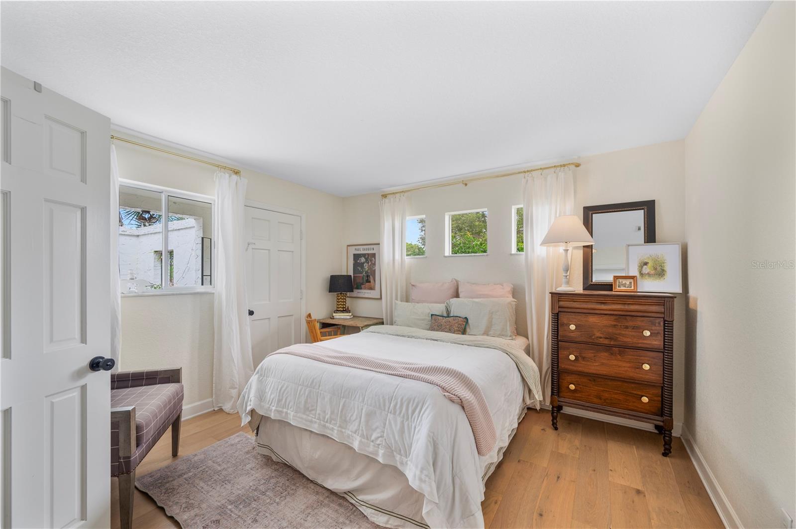 Listing photo id 28 for 905 Fairlington Drive