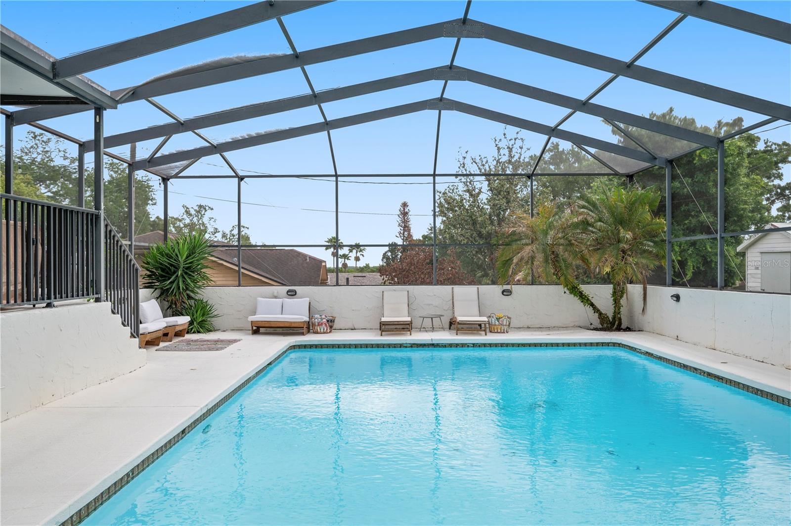 Listing photo id 52 for 905 Fairlington Drive