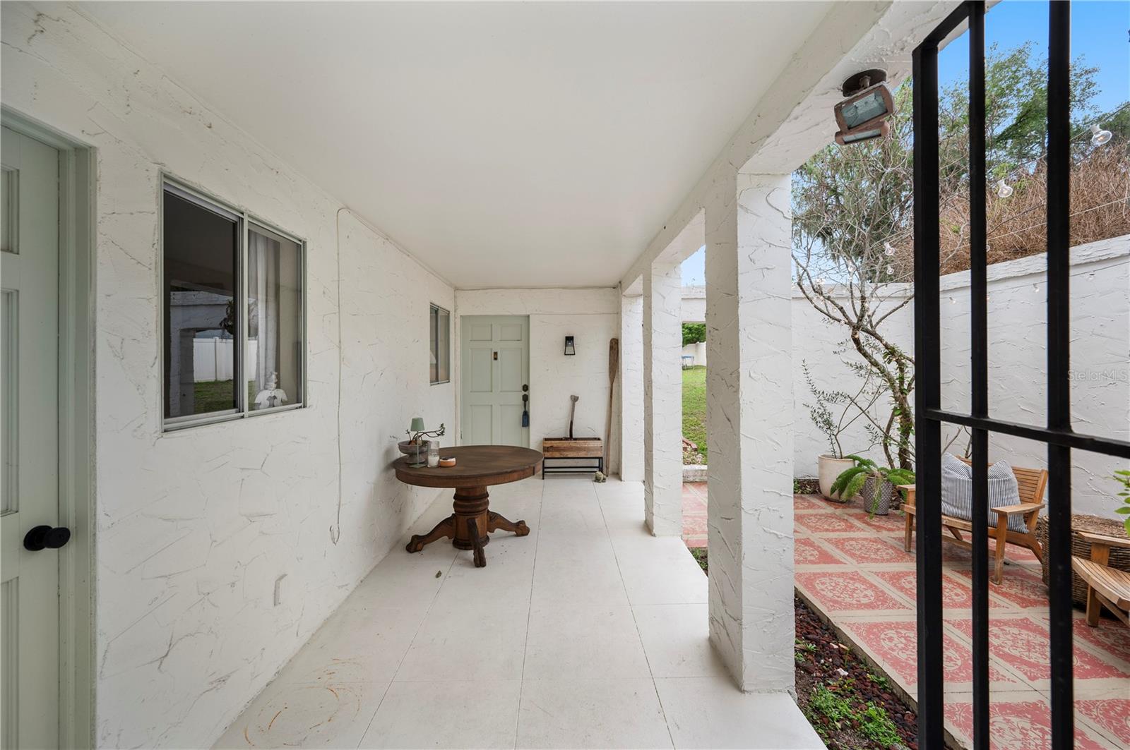 Listing photo id 4 for 905 Fairlington Drive