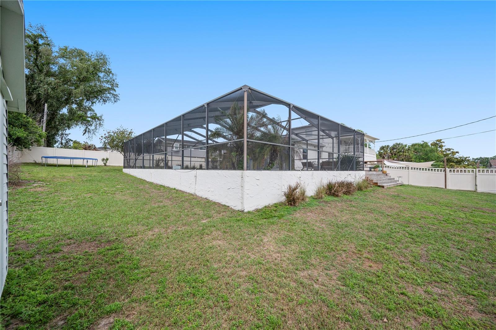 Listing photo id 60 for 905 Fairlington Drive