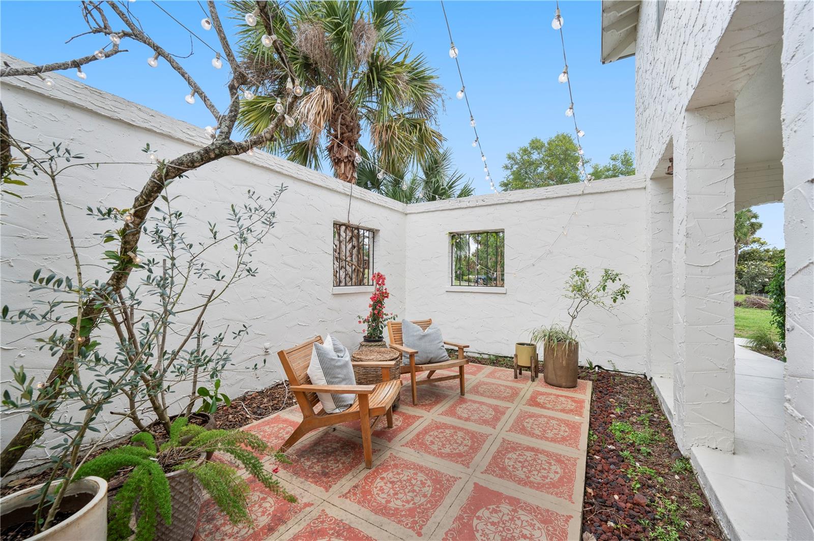 Listing photo id 6 for 905 Fairlington Drive