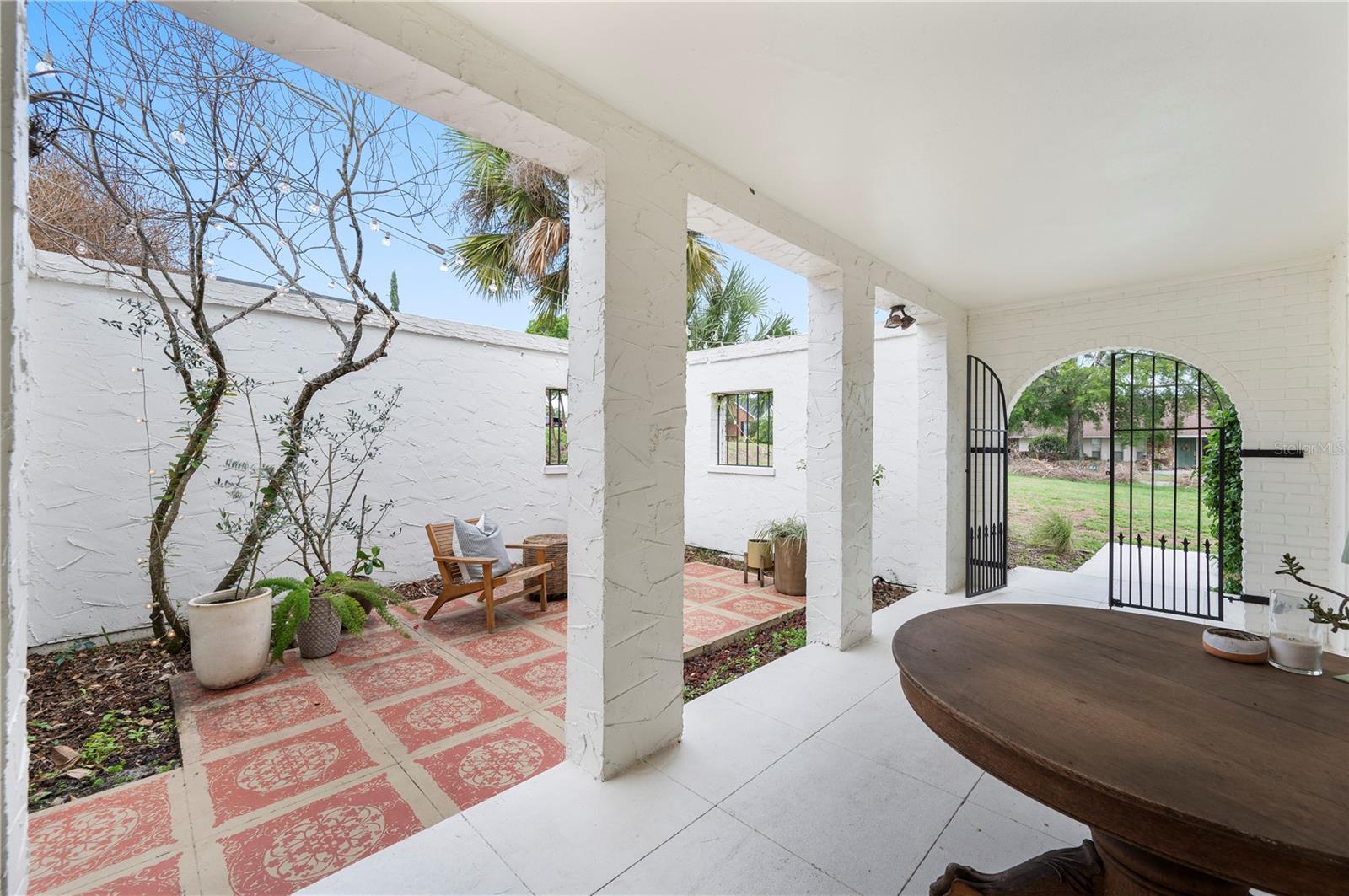 Listing photo id 7 for 905 Fairlington Drive