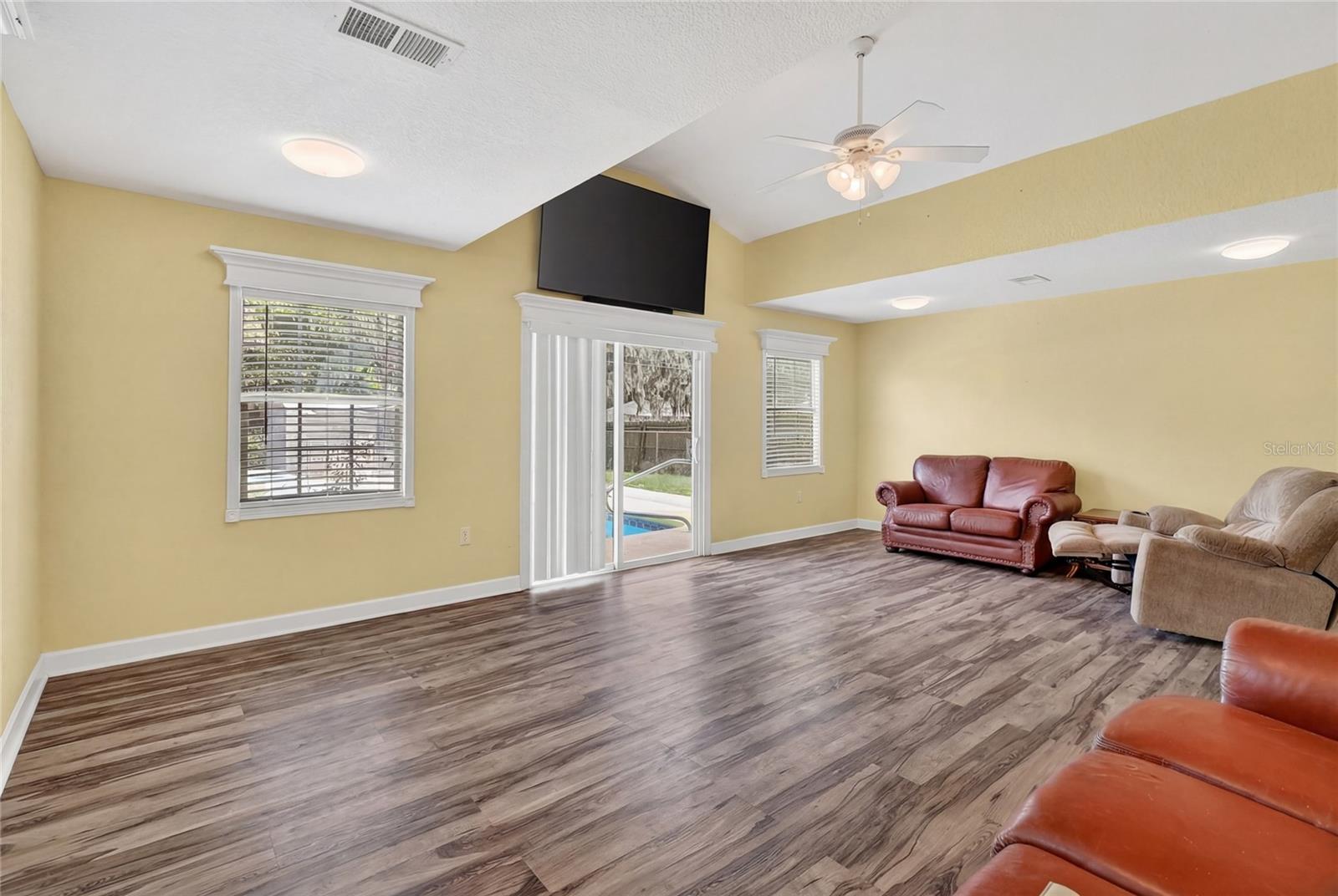 Image 17 of 36 For 2609 Timbercreek Loop W