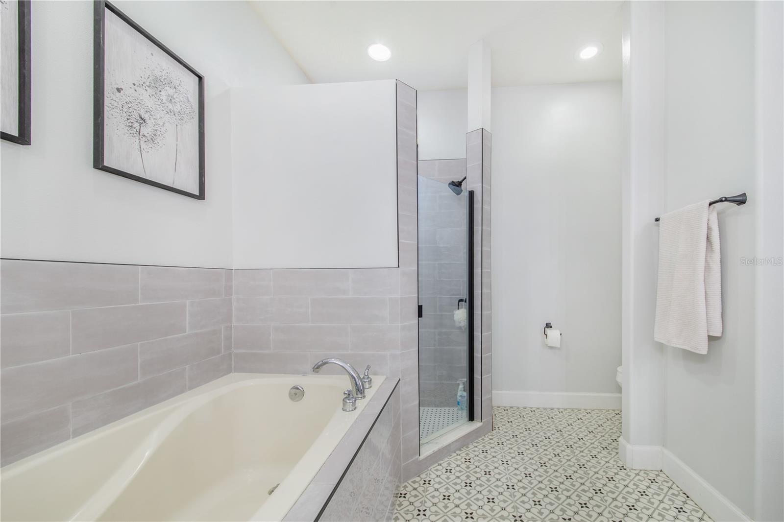 Image 21 of 33 For 6306 Silver Leaf Lane