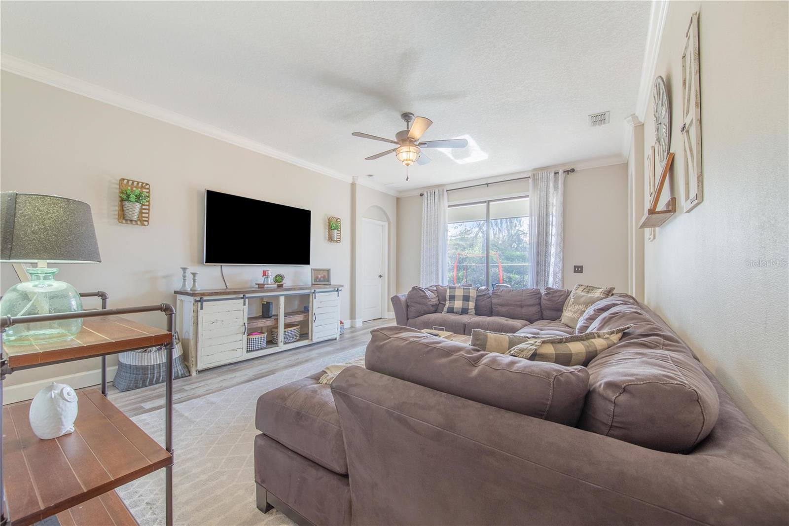 Image 7 of 33 For 6306 Silver Leaf Lane