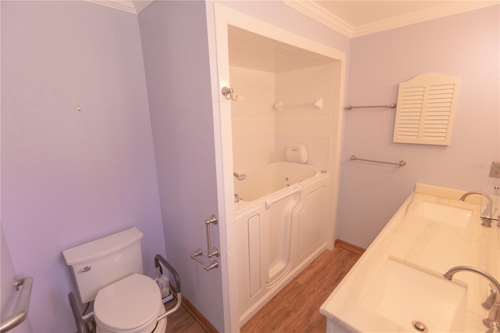 Image 16 of 43 For 3618 Royal Court N