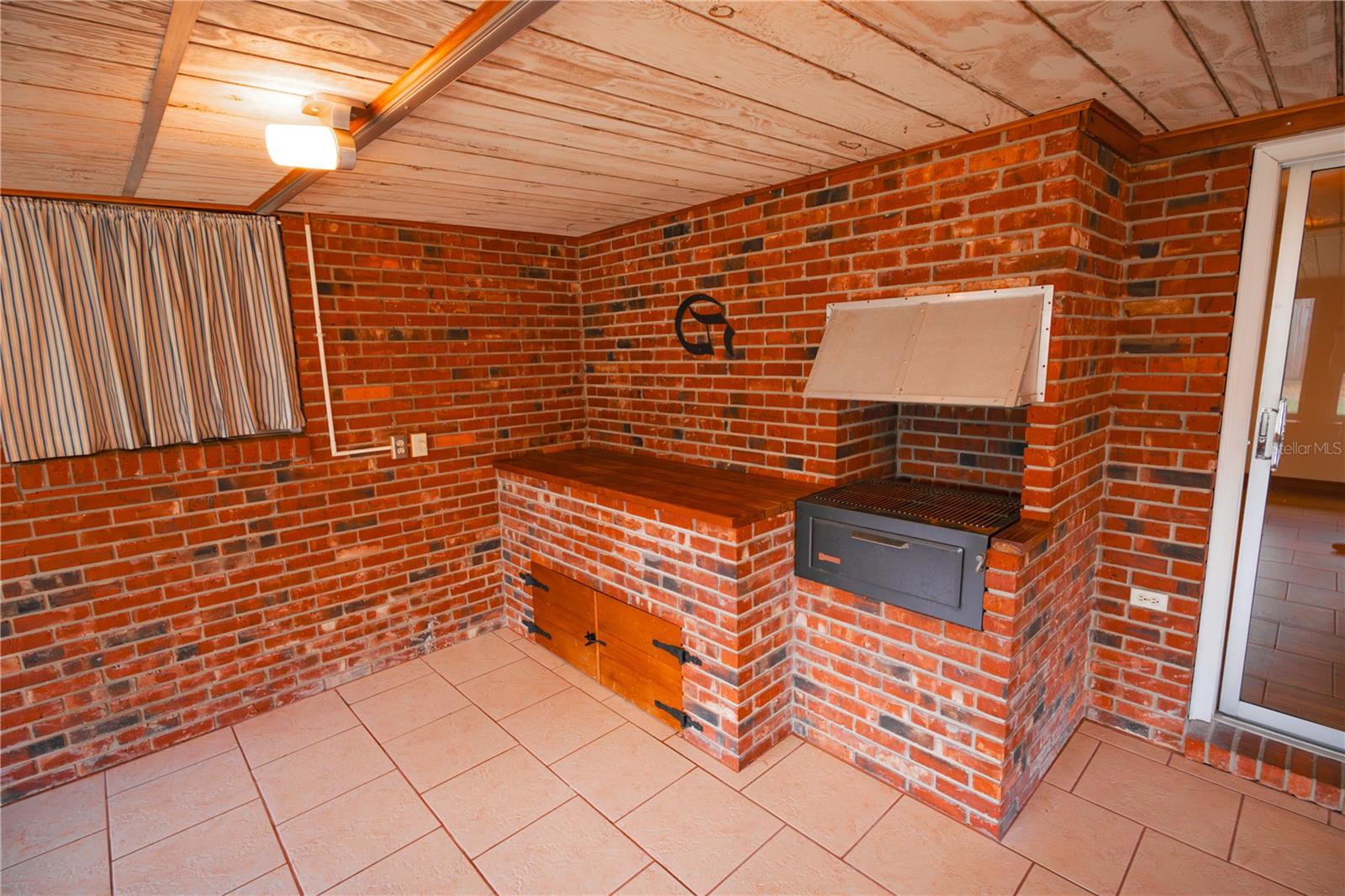 Image 31 of 43 For 3618 Royal Court N