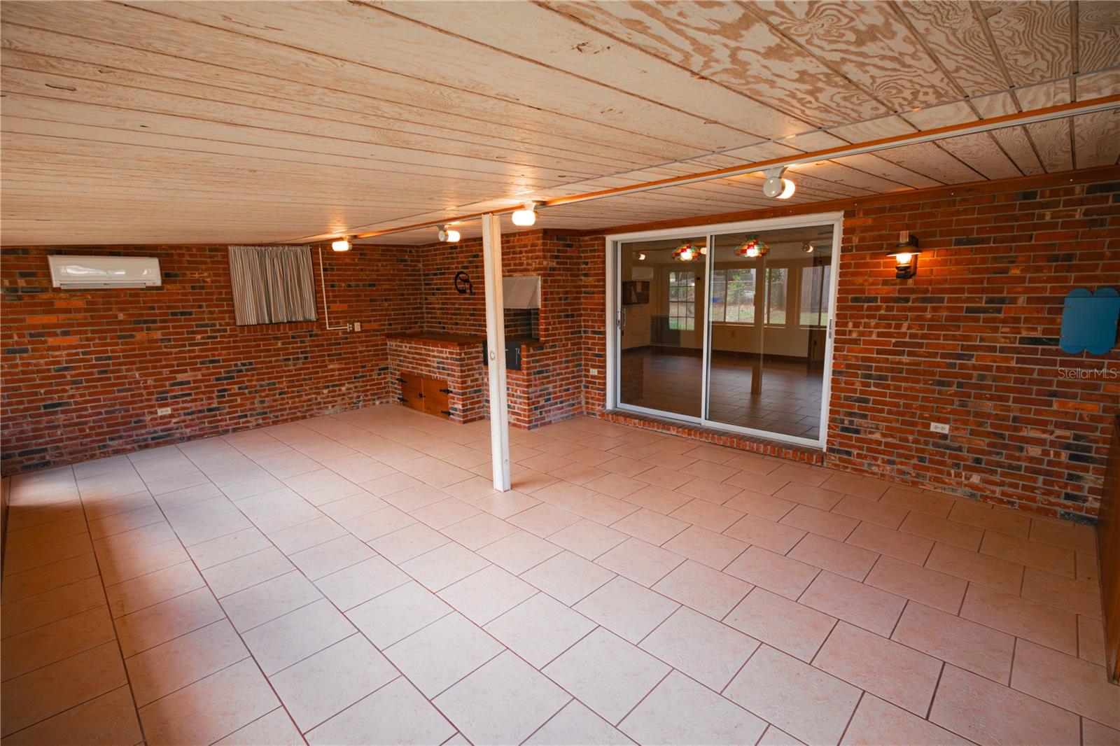 Image 33 of 43 For 3618 Royal Court N