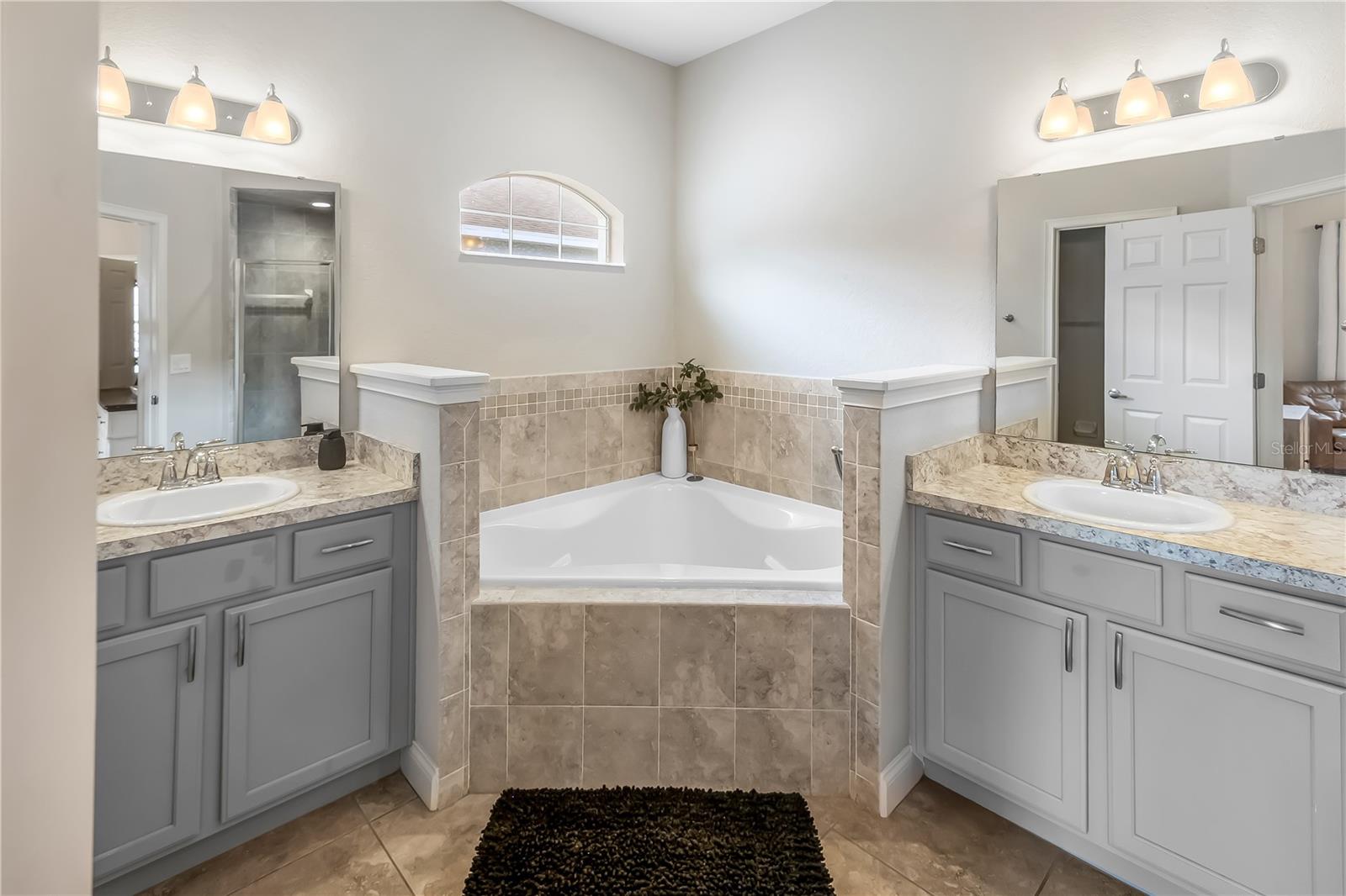 Image 23 of 52 For 123 Eloise Oaks Drive