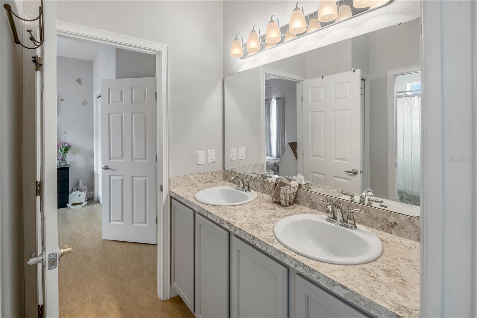 Image 33 of 52 For 123 Eloise Oaks Drive