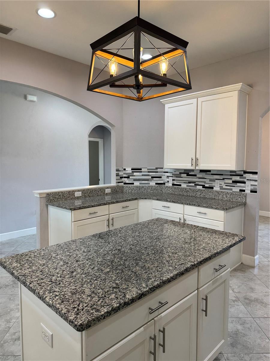 Image 11 of 76 For 1365 Evergreen Park Cir