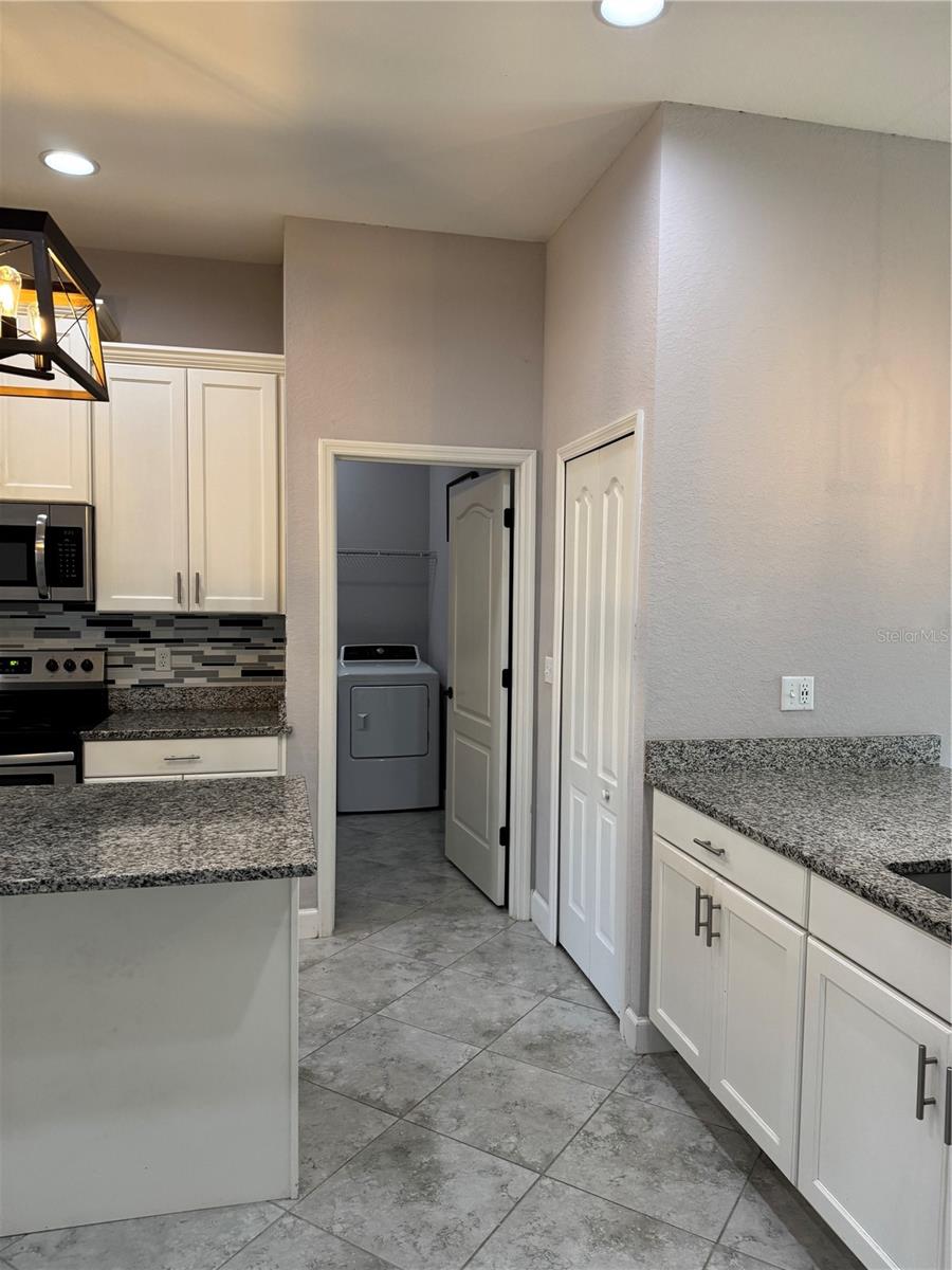 Image 15 of 76 For 1365 Evergreen Park Cir