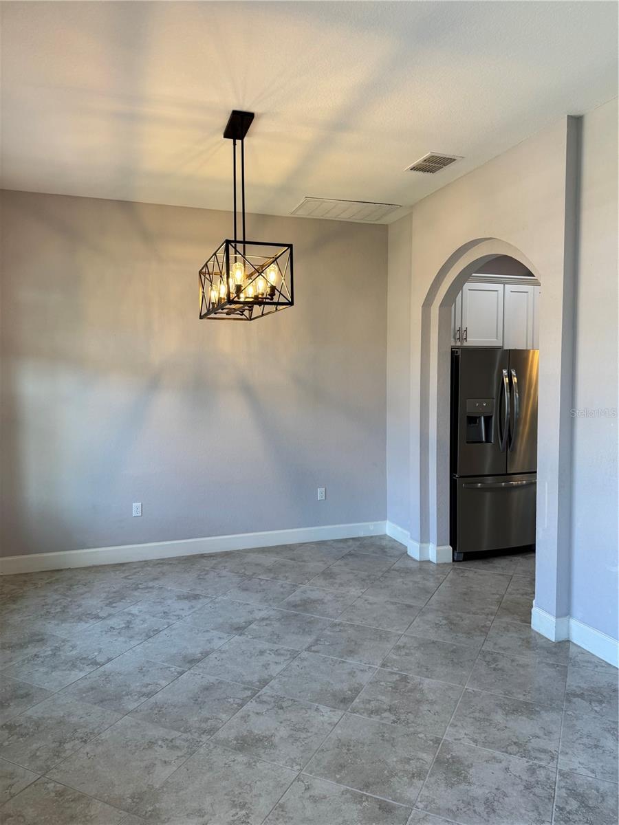 Image 2 of 76 For 1365 Evergreen Park Cir