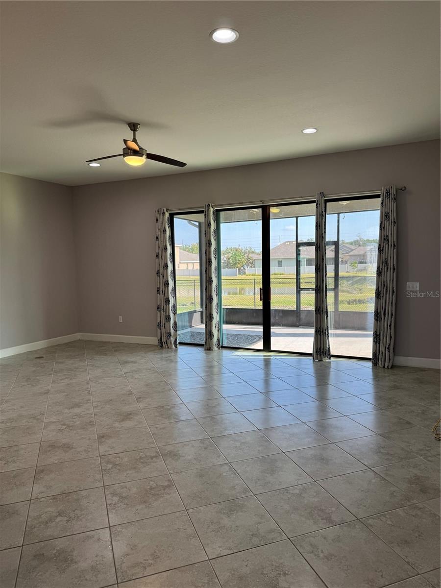 Image 20 of 76 For 1365 Evergreen Park Cir