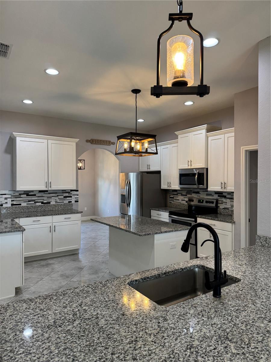 Image 21 of 76 For 1365 Evergreen Park Cir