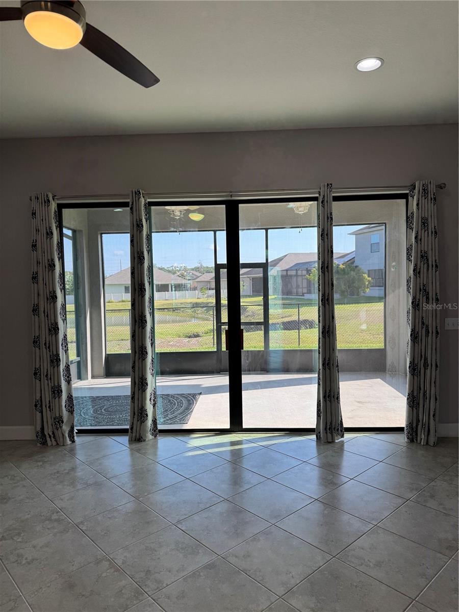 Image 27 of 76 For 1365 Evergreen Park Cir