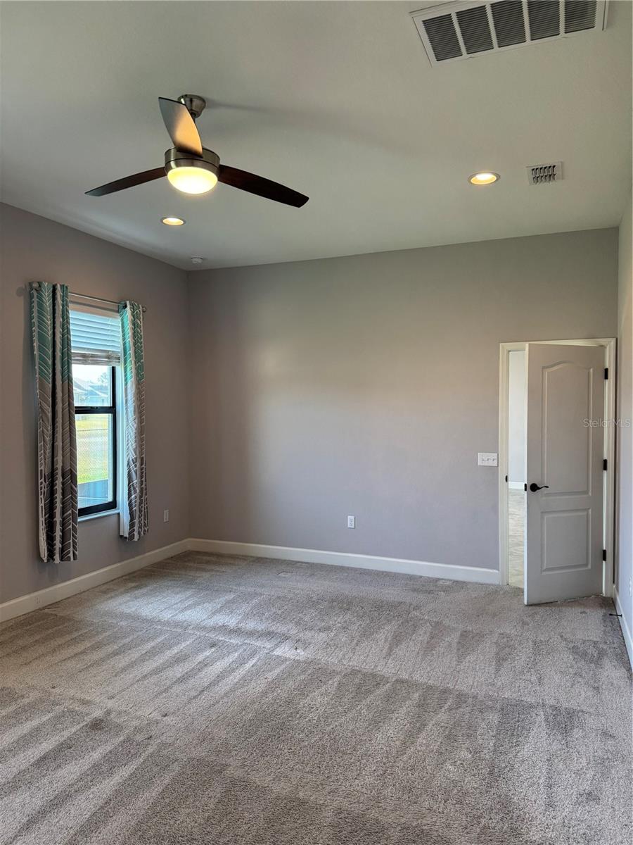 Image 31 of 76 For 1365 Evergreen Park Cir