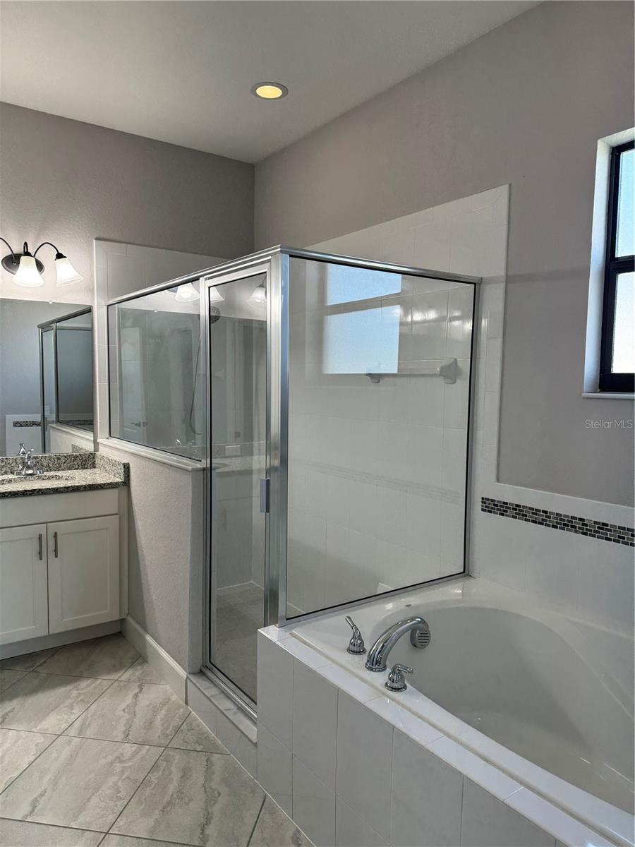 Image 34 of 76 For 1365 Evergreen Park Cir