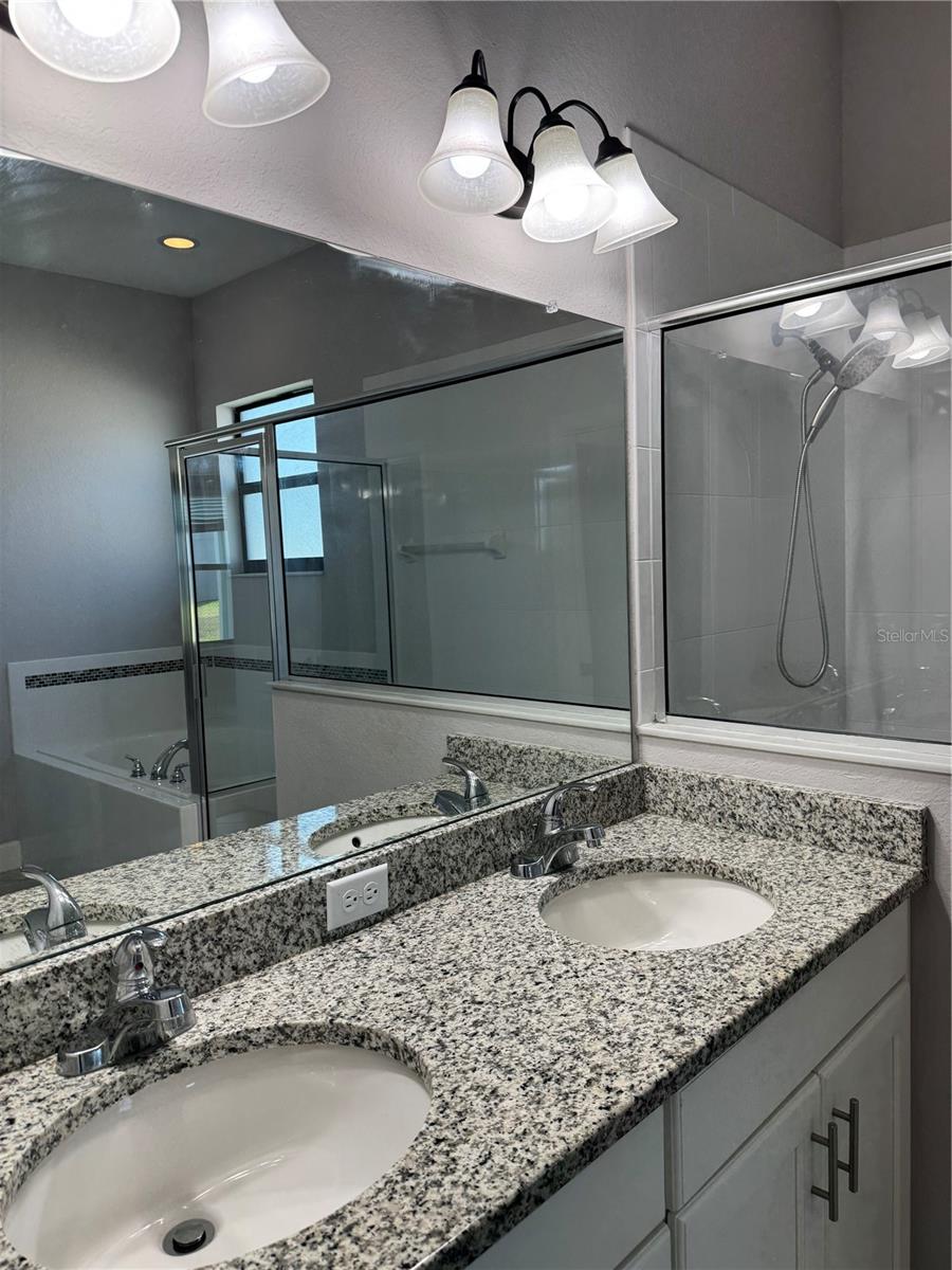 Image 37 of 76 For 1365 Evergreen Park Cir