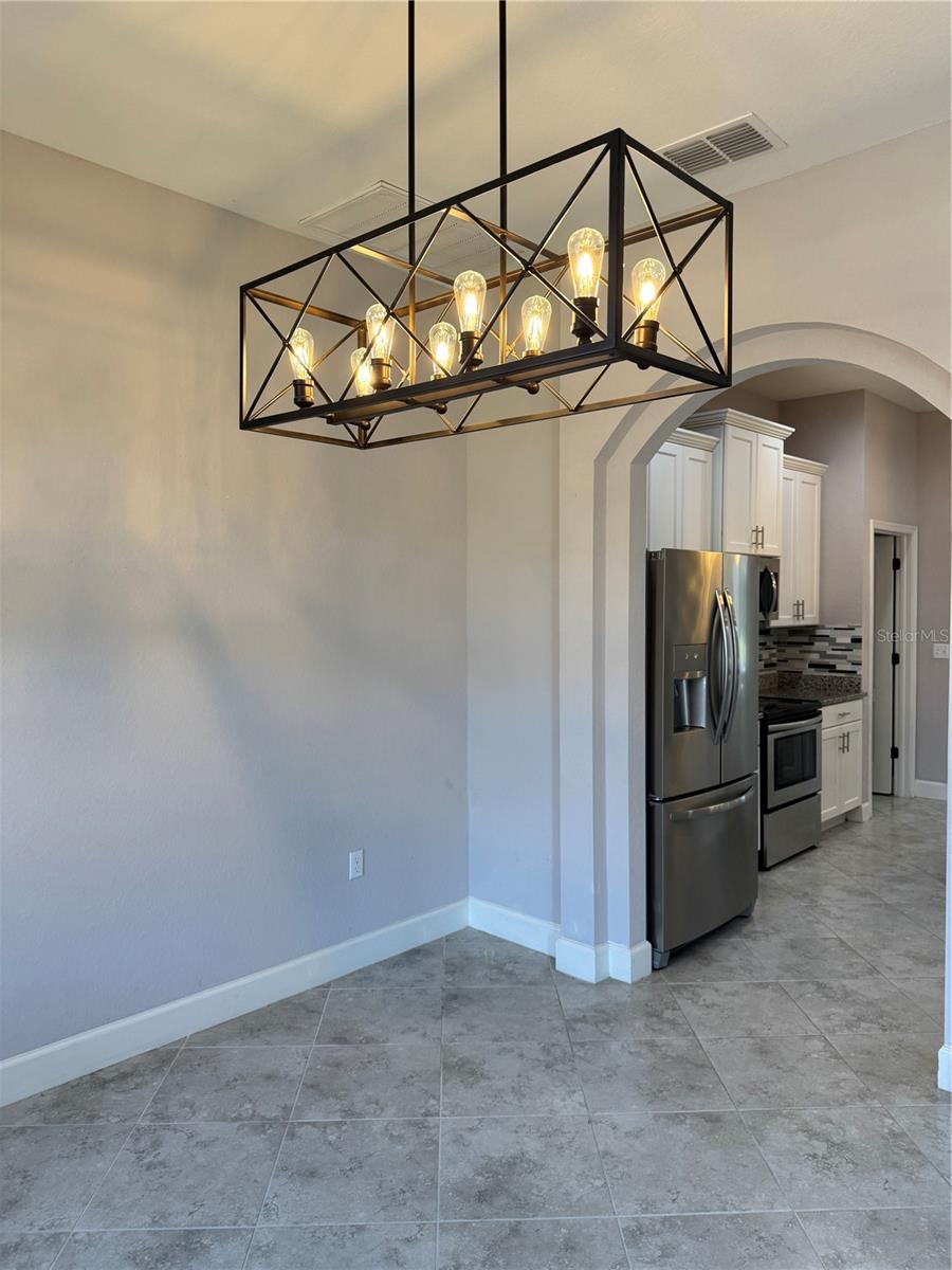 Image 5 of 76 For 1365 Evergreen Park Cir