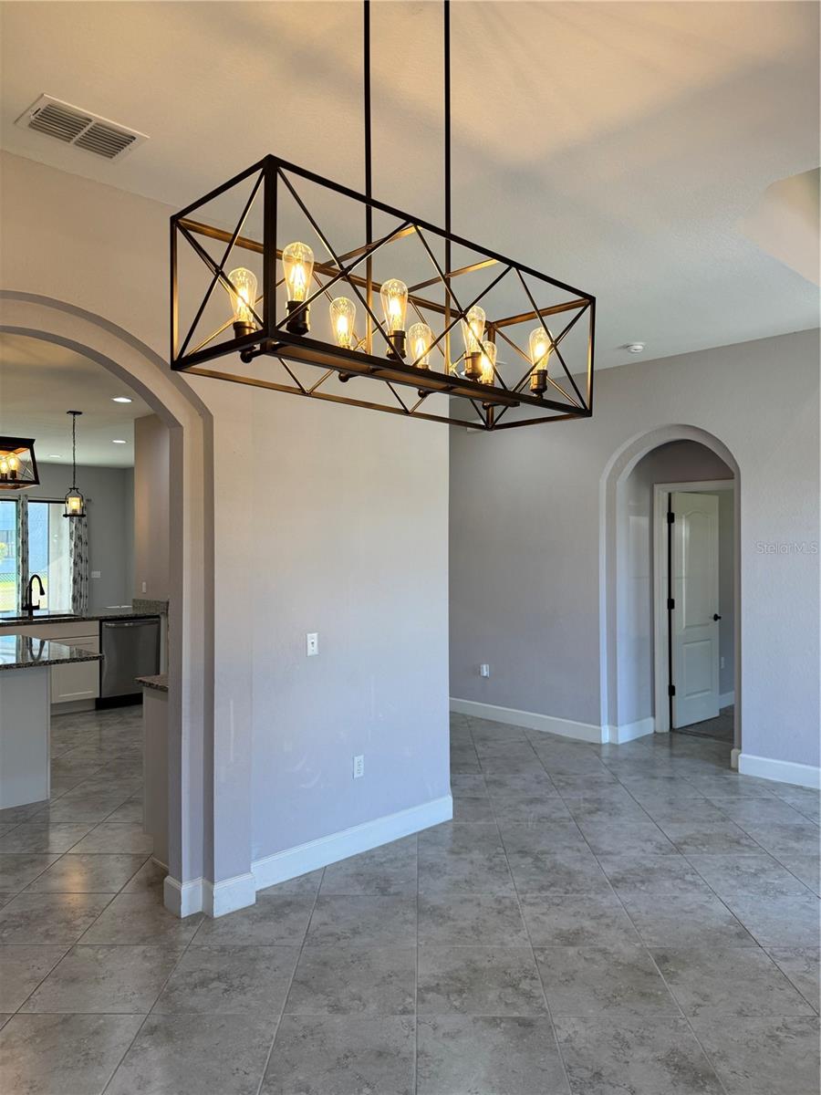 Image 6 of 76 For 1365 Evergreen Park Cir