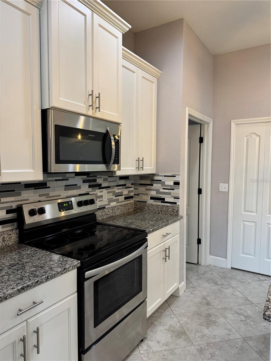 Image 8 of 76 For 1365 Evergreen Park Cir