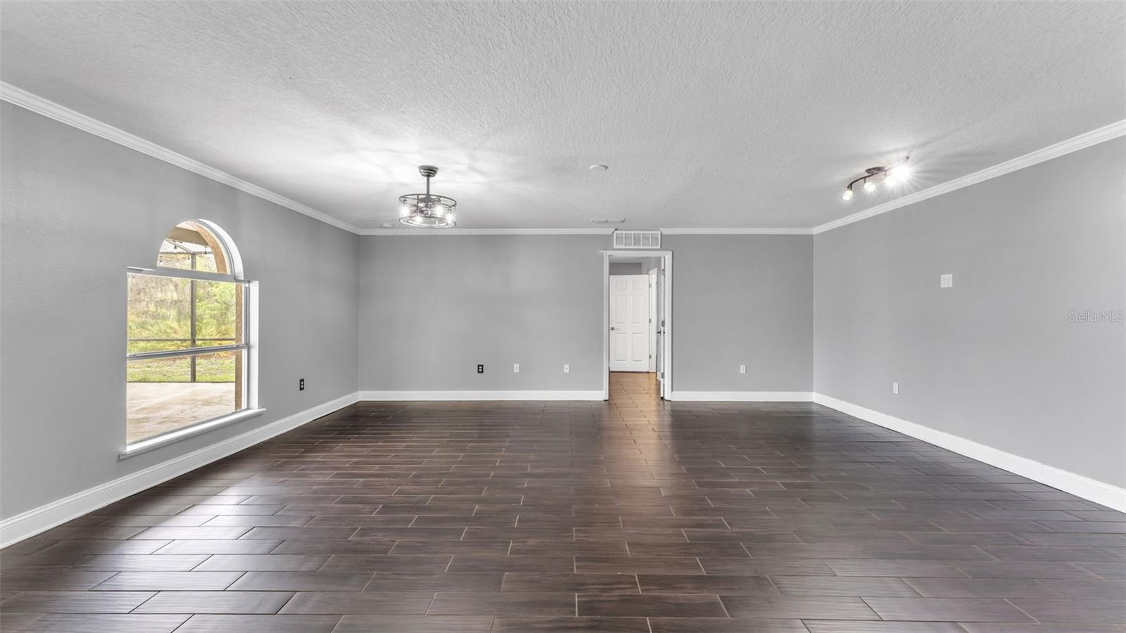 Image 15 of 76 For 5187 Spanish Oaks Dr