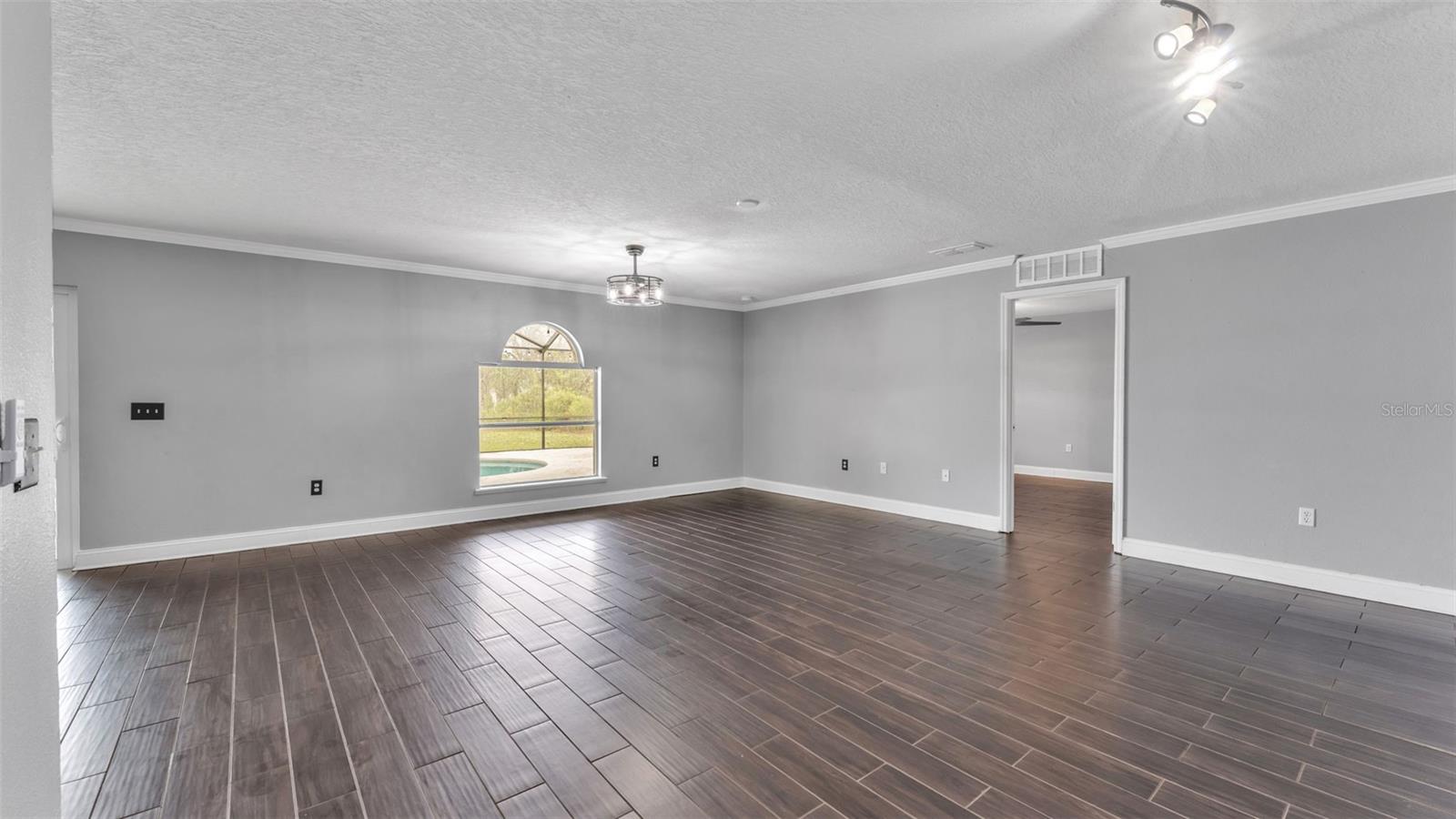 Image 16 of 76 For 5187 Spanish Oaks Dr