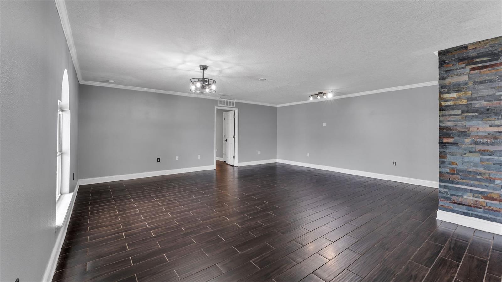 Image 17 of 76 For 5187 Spanish Oaks Dr