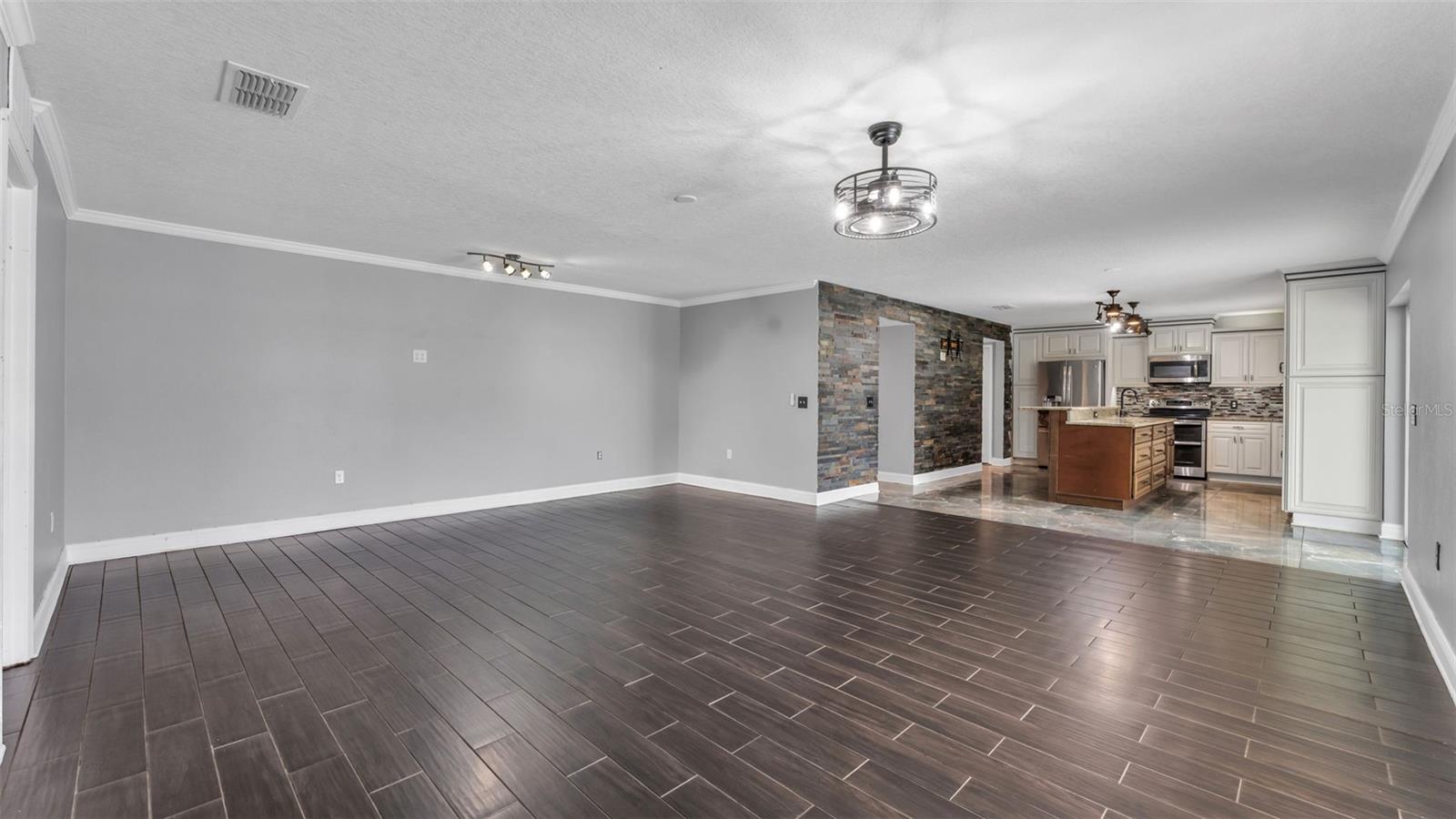 Image 19 of 76 For 5187 Spanish Oaks Dr