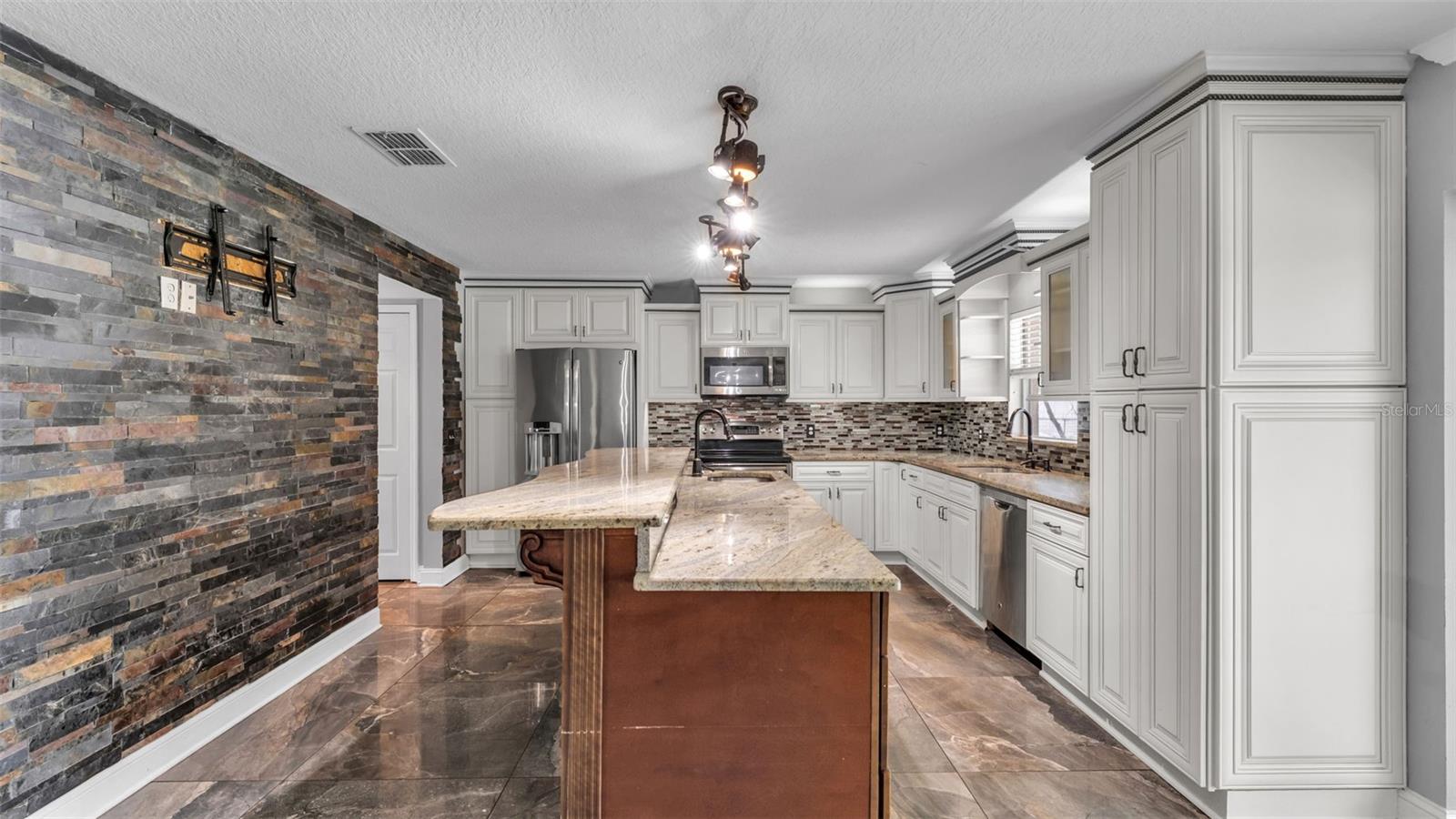 Image 21 of 76 For 5187 Spanish Oaks Dr