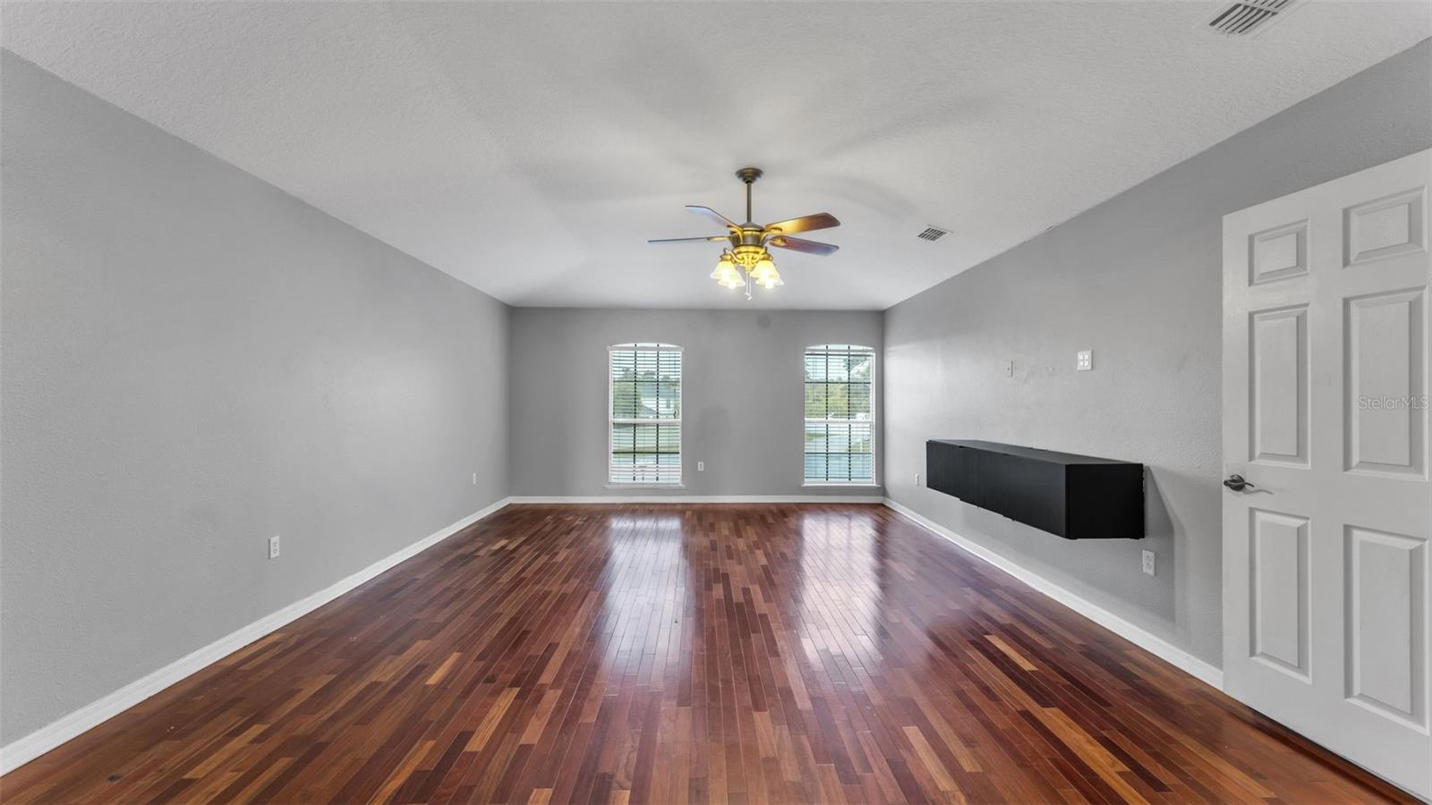 Image 31 of 76 For 5187 Spanish Oaks Dr