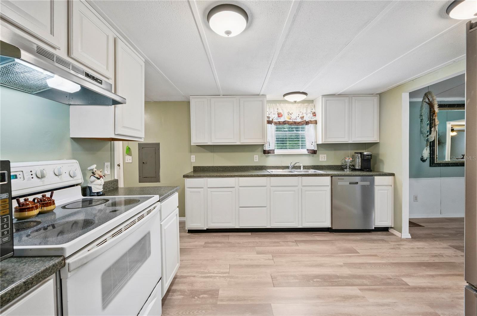 Image 5 of 15 For 13821 Rockridge Road