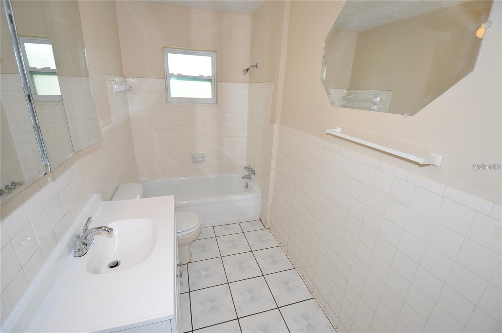 Image 5 of 15 For 4811 Ron Circle