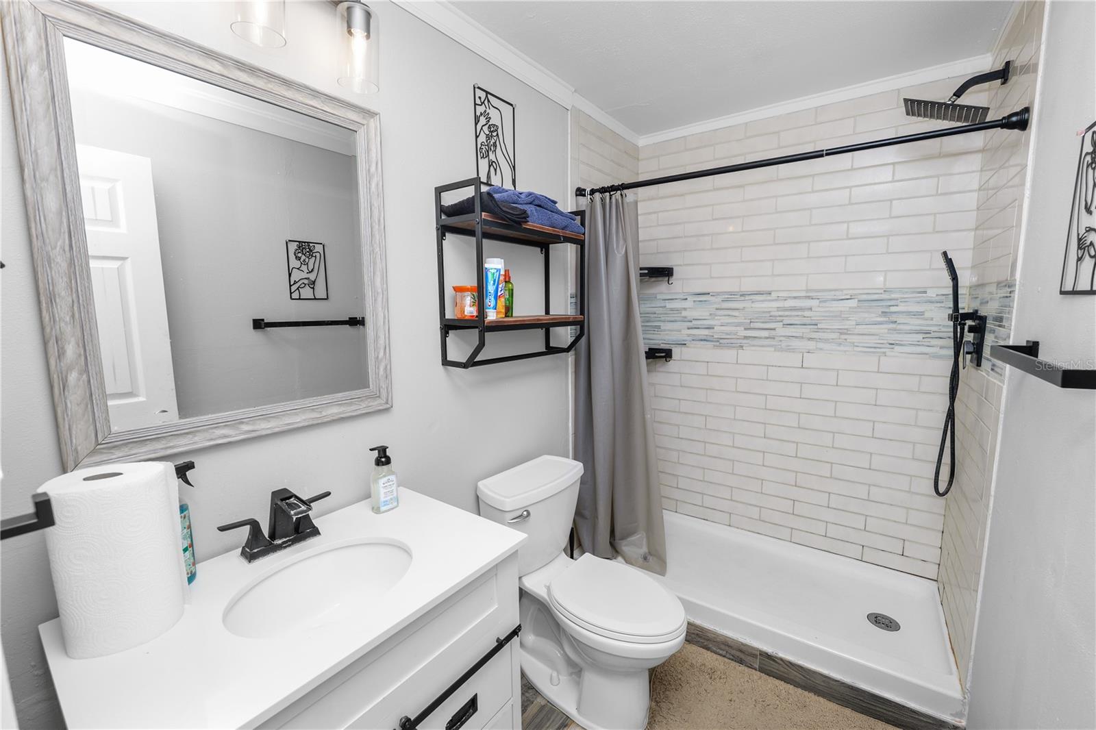 Image 16 of 19 For 404 Country Lane Ne 404