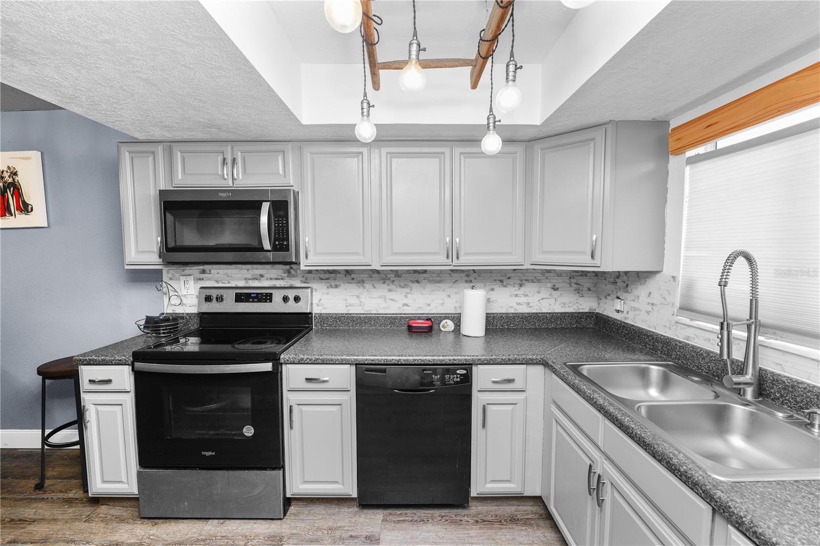 Image 7 of 19 For 404 Country Lane Ne 404