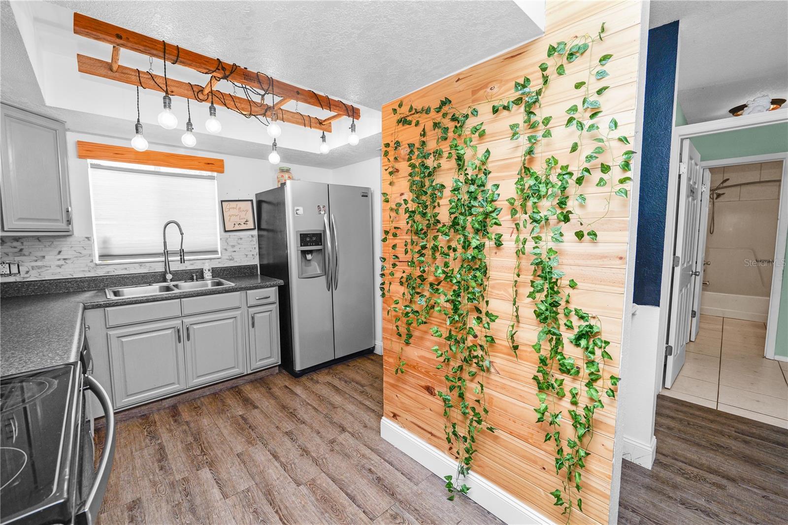 Image 8 of 19 For 404 Country Lane Ne 404