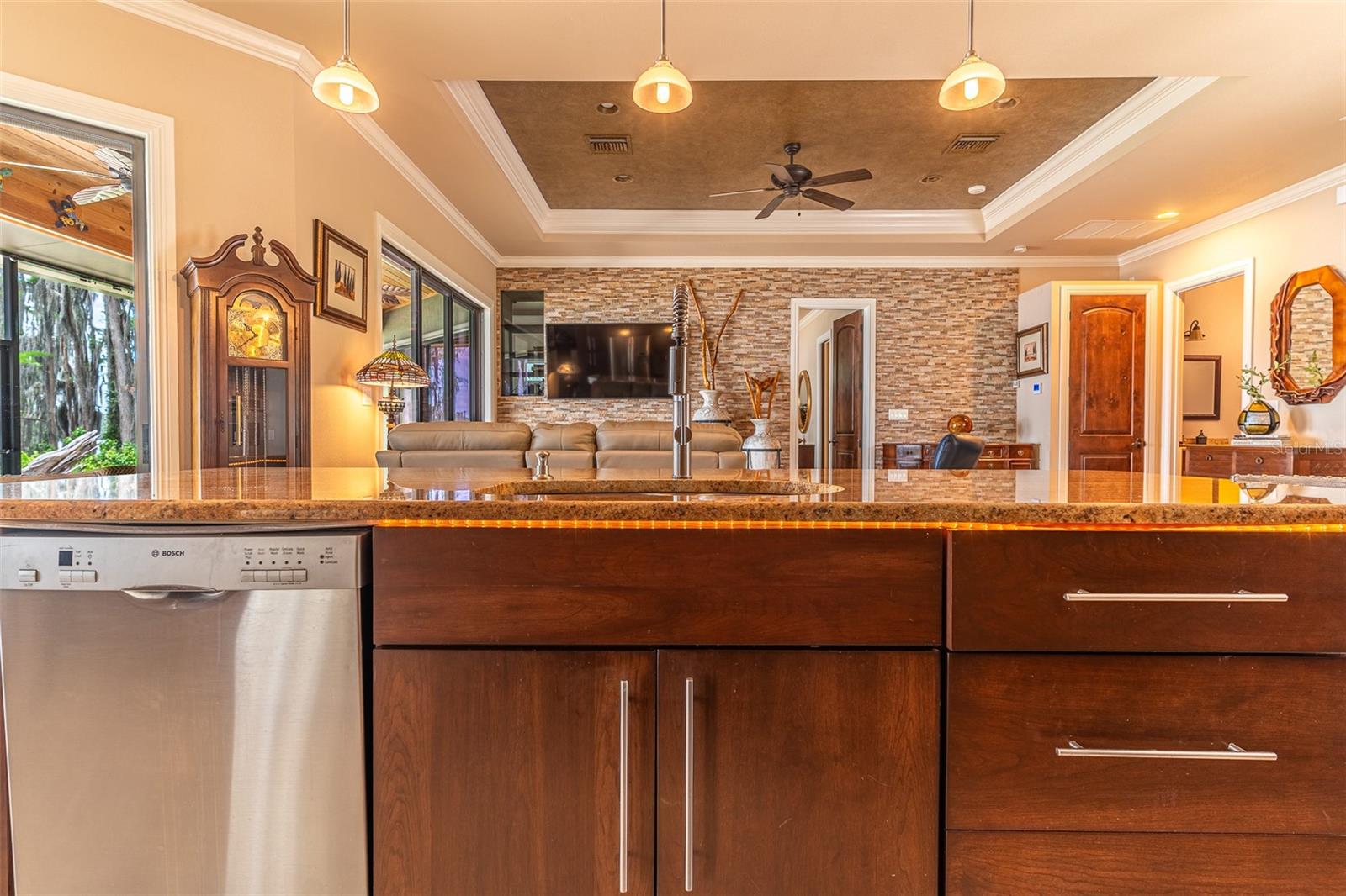 Image 9 of 97 For 6850 Hunt Road