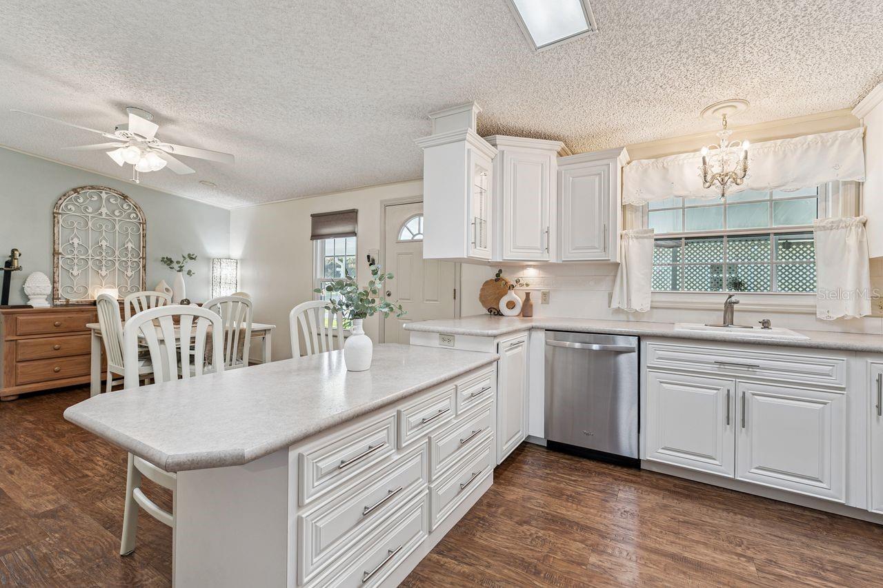 Image 11 of 46 For 6643 Westchester Drive Ne