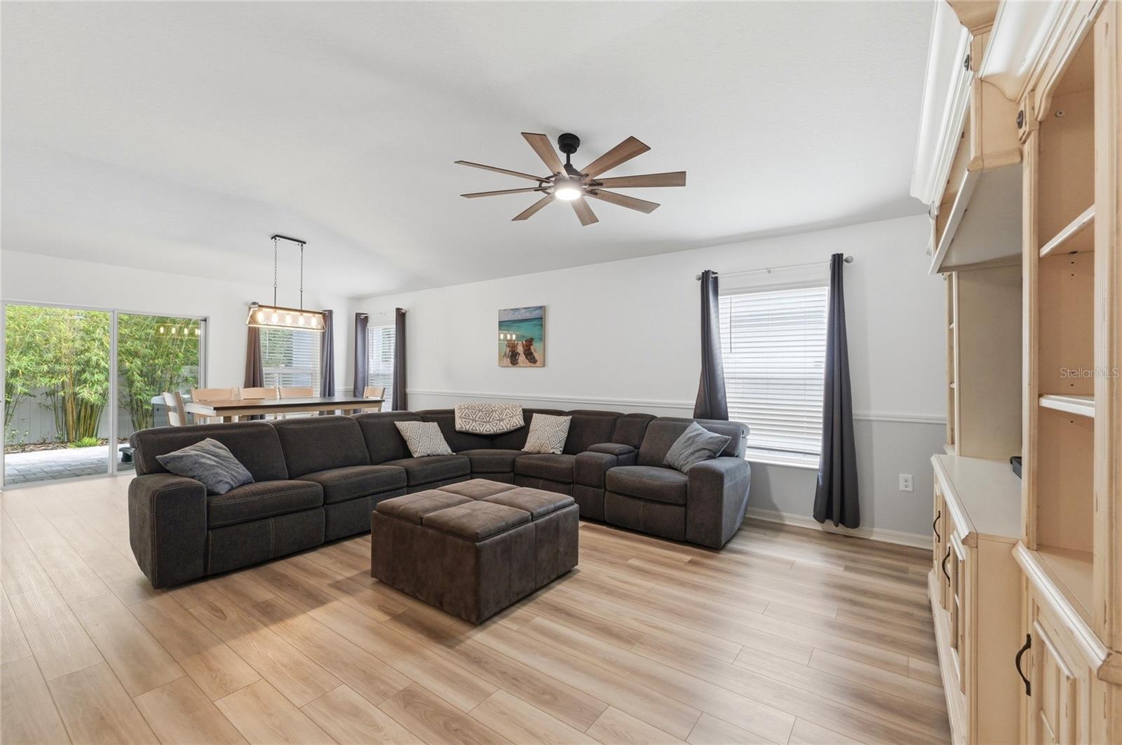 Image 7 of 37 For 7037 Cruz Court