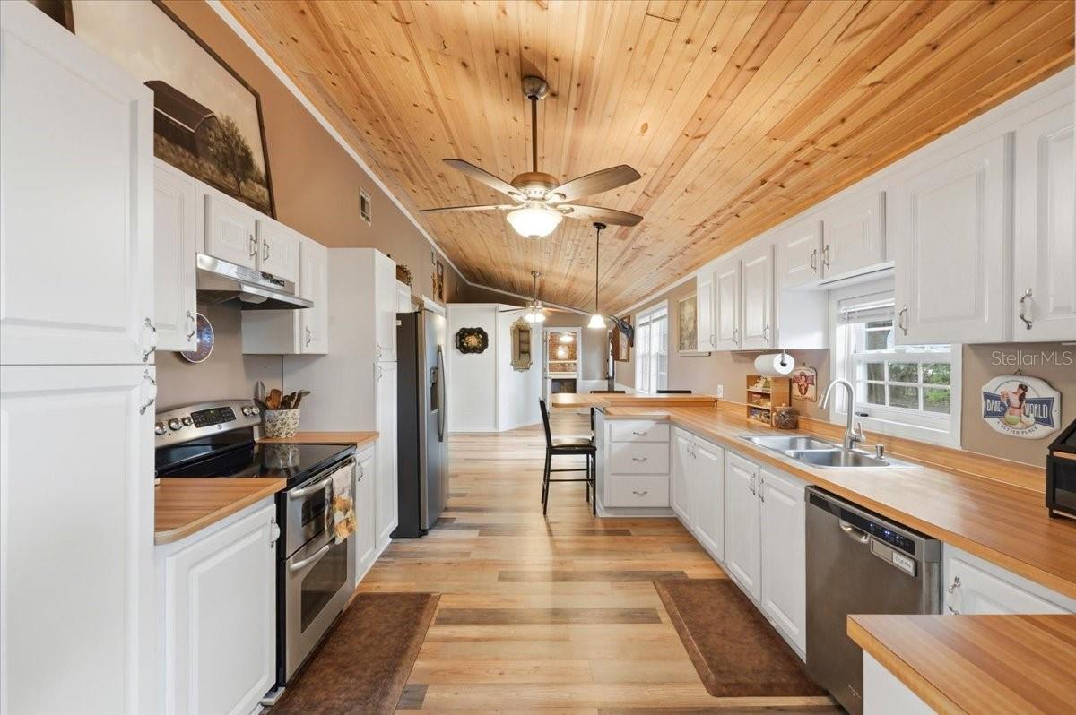 Image 9 of 52 For 4205 Combee Road