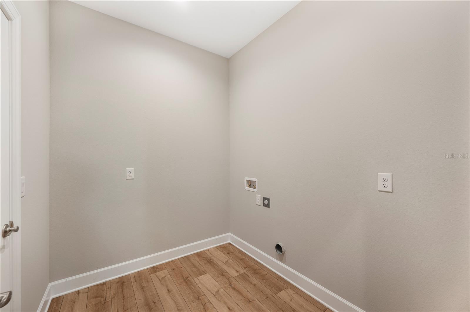 Image 24 of 53 For 4537 Fairway Oaks Drive