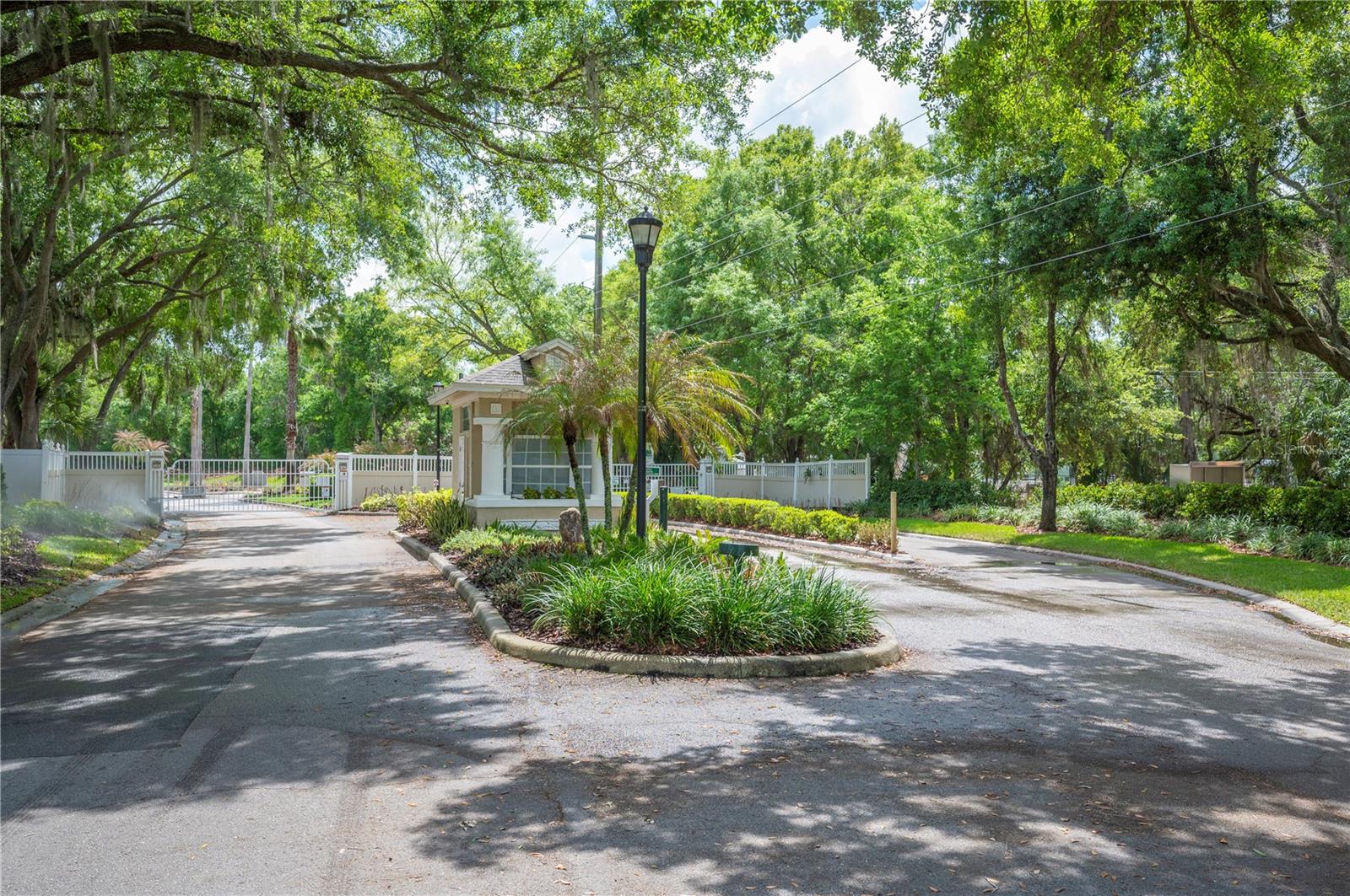 Listing photo id 52 for 4537 Fairway Oaks Drive