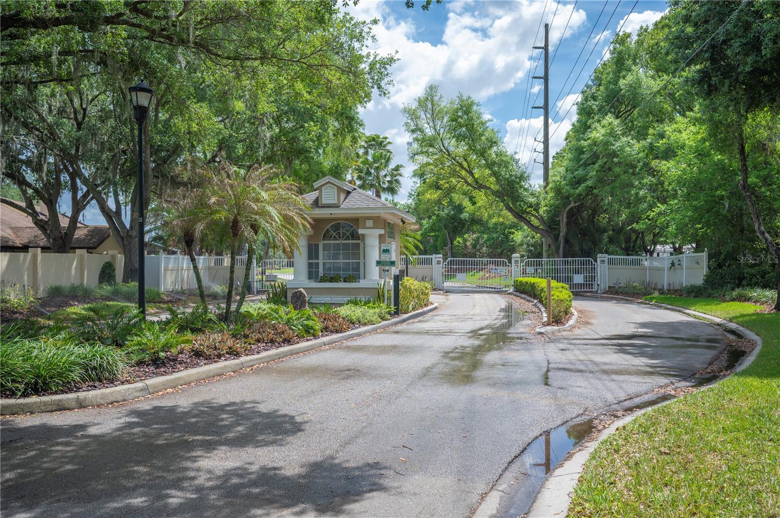 Listing photo id 53 for 4537 Fairway Oaks Drive