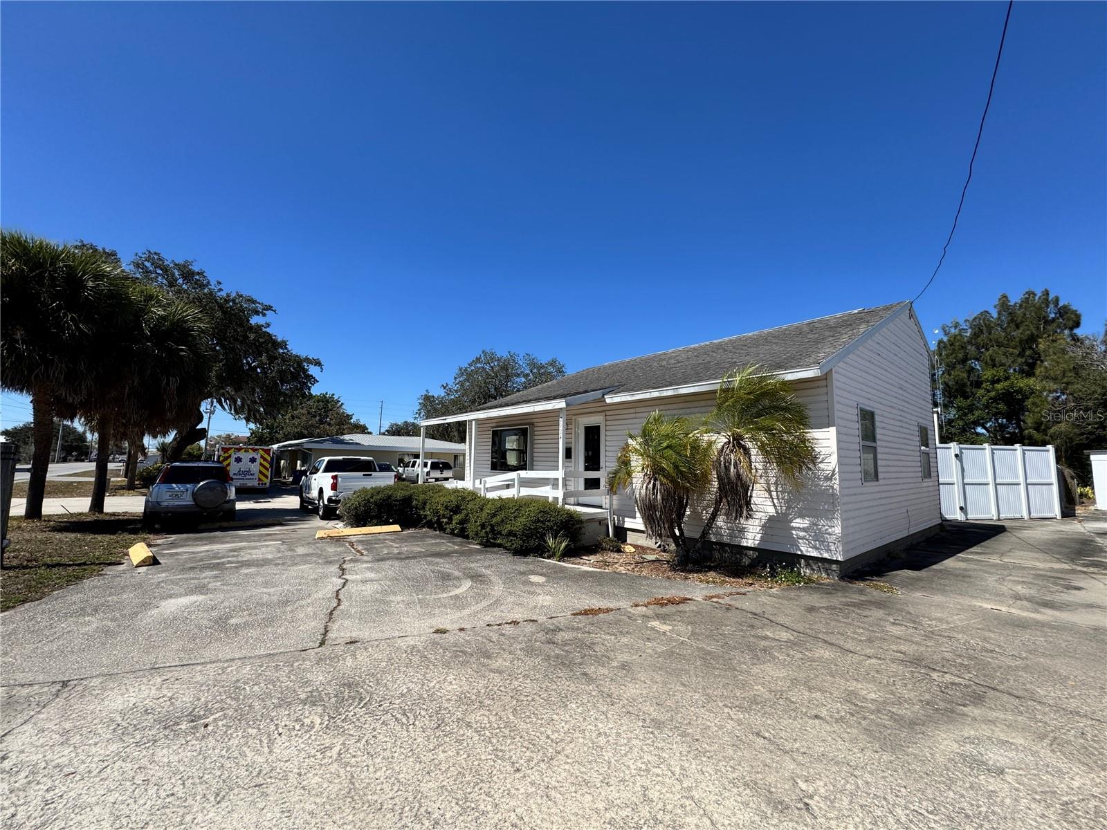 Image 2 of 15 For 2924 Kenilworth Boulevard