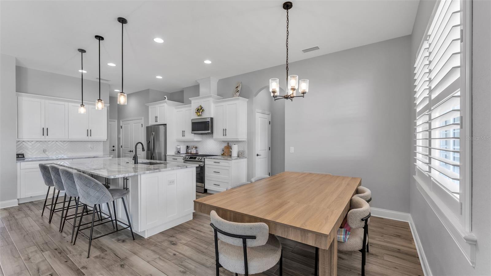 Image 14 of 52 For 7013 Bentridge Drive