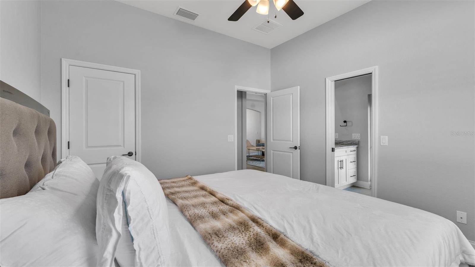 Image 36 of 52 For 7013 Bentridge Drive